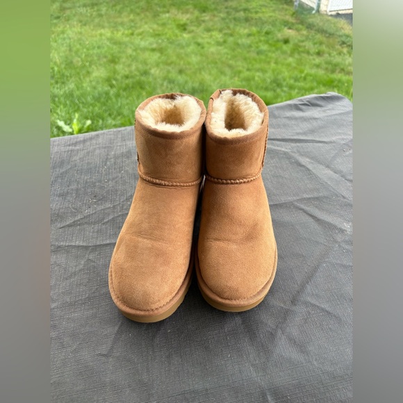UGG classic mini boots - Picture 1 of 6